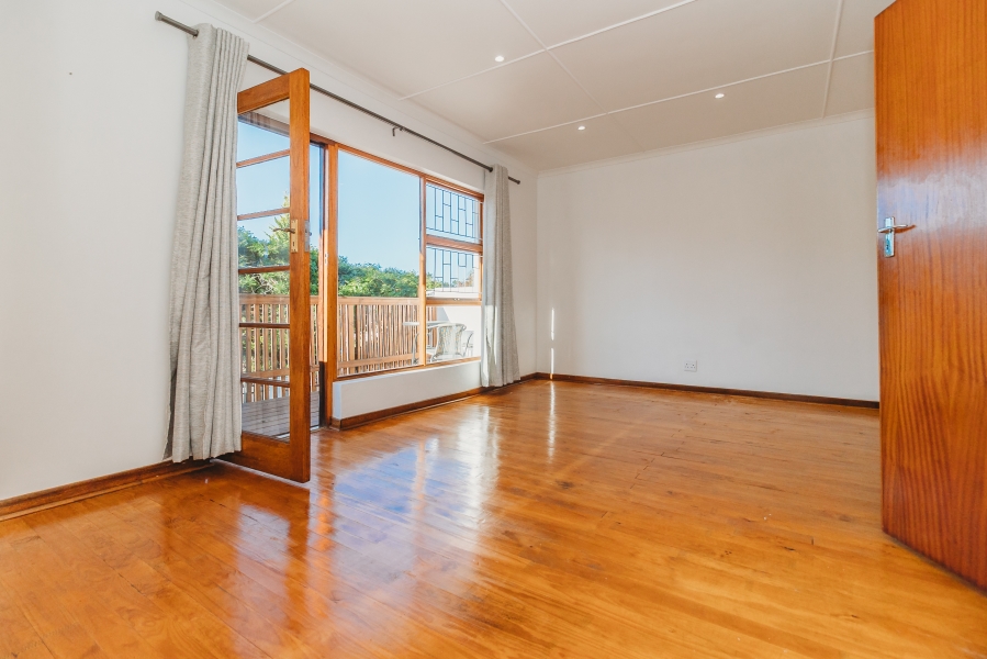 7 Bedroom Property for Sale in Loerie Park Western Cape